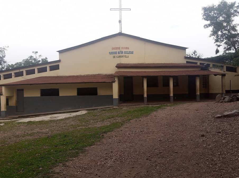 Kamanyola : Les enseignants des écoles catholiques mobilisent 588.000fc pour la mort de leur collègue décédée.