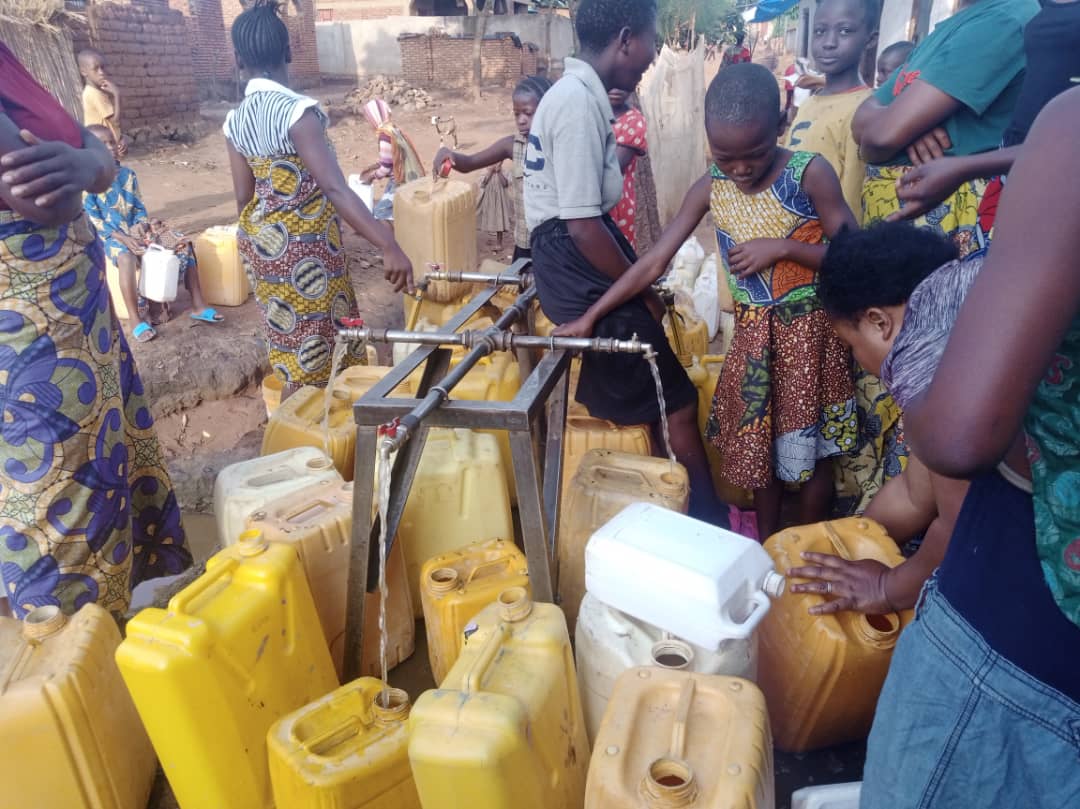 Sud-Kivu : L’ACPKA appaise la population de Kamanyola et Katogota desservi en eau potable.