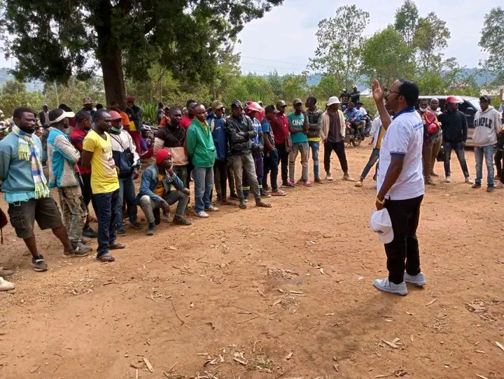 Éducation civique électorale: Amani Lwamba sensibilise les motocyclistes axe Bukavu Nyangezi Kamanyola.