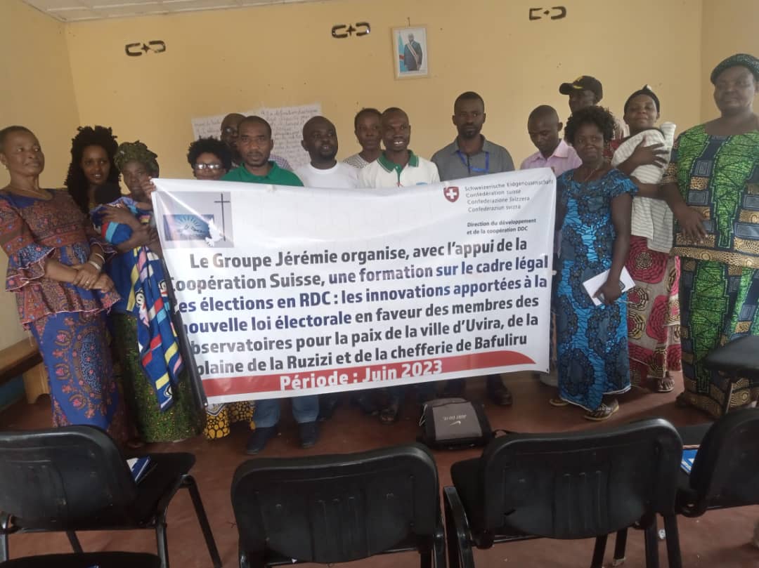 Kamanyola : Les membres d’observatoire de paix du groupe Jérémie suivent la formation en trilogie électorale.