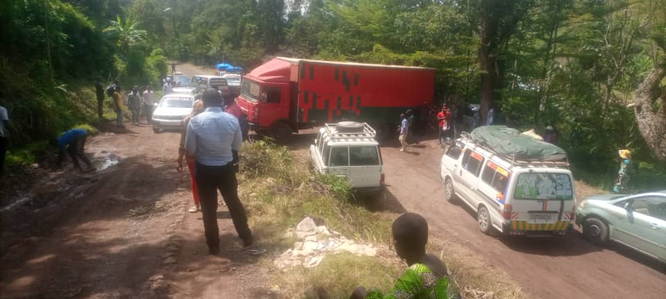 Un bus de l’agence Okapi a été systématiquement pillé entre Bwegera et Kitemesho sur la RN5.