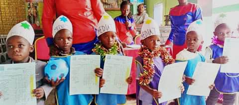 A l’occasion de la journée mondiale de l’enfant africain 2023, la DJPAasbl a honoré la première promotion de son école maternelle d’application.
